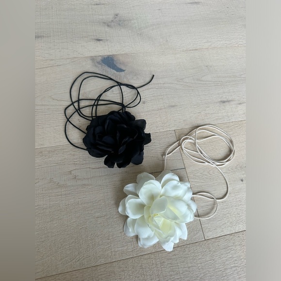 Flower choker necklaces - Picture 2 of 4